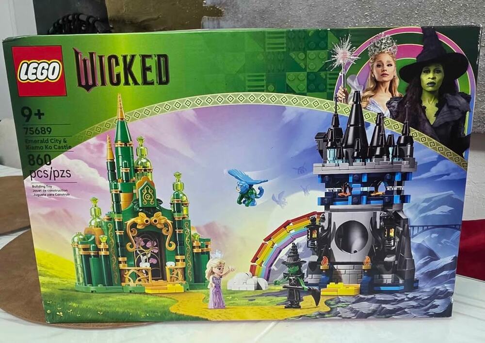 LEGO Wicked Emerald City & Kiamo Ko Castle 75689 – 860 Pieces